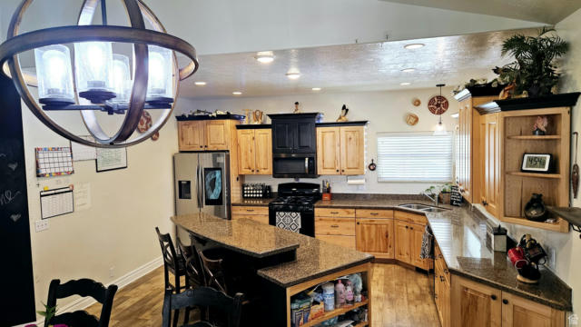 391 W 650 S, VERNAL, UT 84078, photo 4 of 38